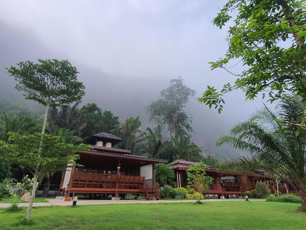Phuphayot Resort Trang Exterior photo