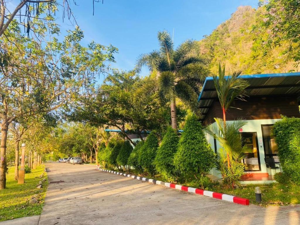 Phuphayot Resort Trang Exterior photo