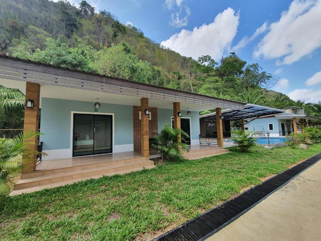 Phuphayot Resort Trang Exterior photo