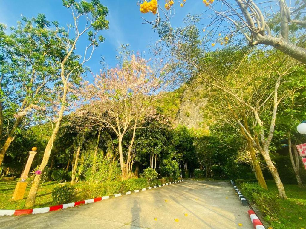 Phuphayot Resort Trang Exterior photo